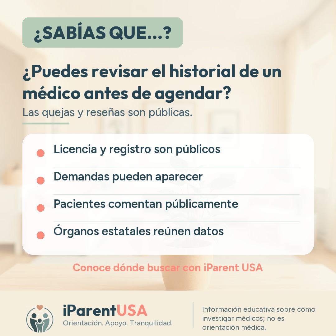 Persona investigando reseñas de médicos en una laptop