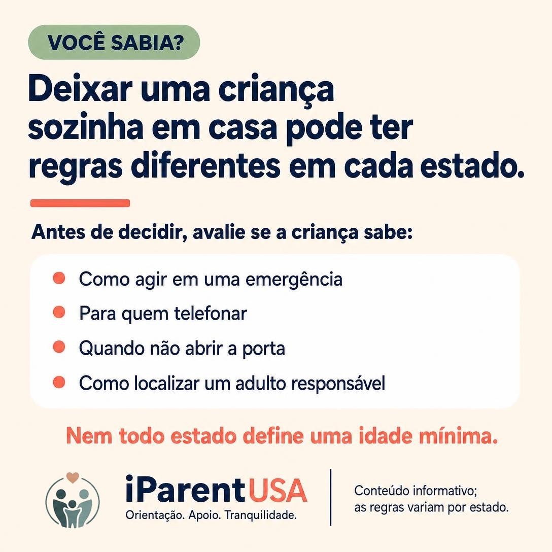 Criança fazendo lição de casa sozinha na sala de estar