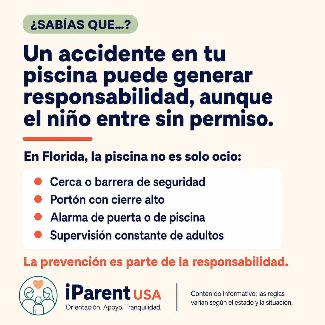 Piscina residencial rodeada de una cerca de seguridad en un patio de Florida