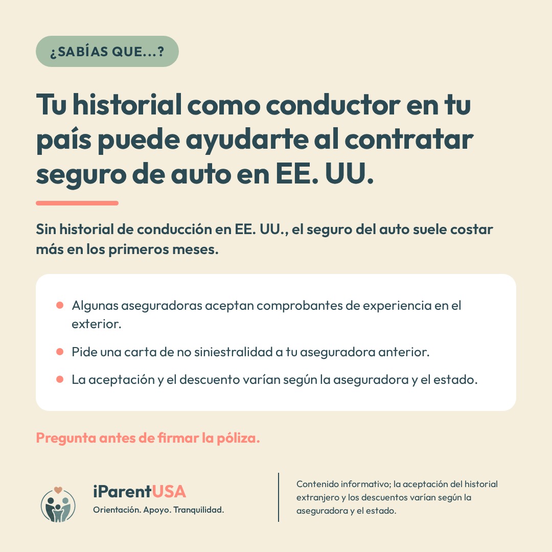 Familia recién llegada a Estados Unidos comparando cotizaciones de seguro de auto