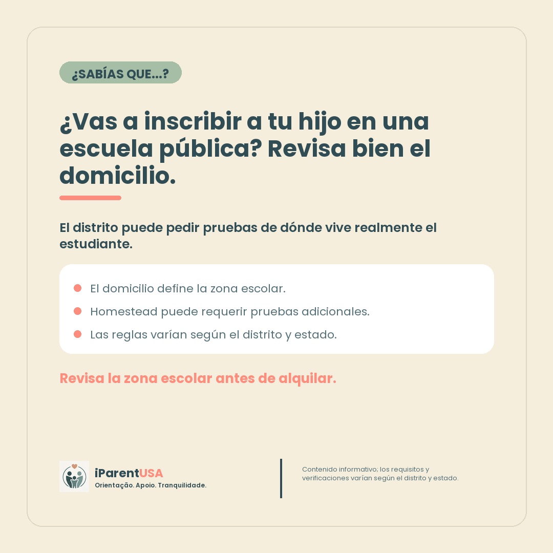 Familia revisando documentos de residencia para inscribir a un niño en una escuela pública de Estados Unidos